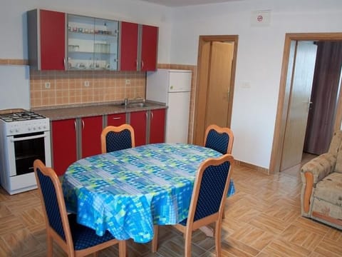 mit Balkon für vier Personen Apartment in Seline