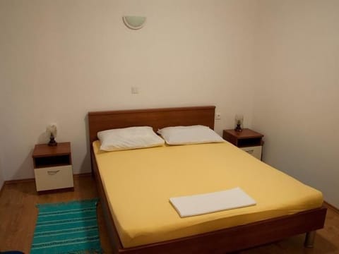 mit Balkon für vier Personen Apartment in Seline