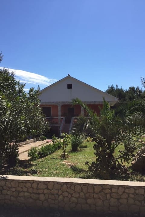 Geräumige Ferienwohnung mit schönem Garten Apartment in Zadar County