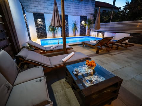 Wohnung "Rustica mit exklusiver Nutzung des Pool Apartment in Zadar