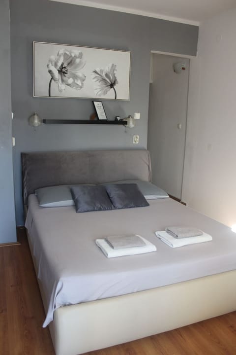 Schönes Gästezimmer mit großer Sonnenterrasse Vacation rental in Zadar