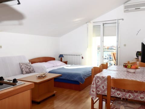 Apartment im zweiten Stock mit Blick aufs Meer Apartment in Šibenik-Knin County, Croatia