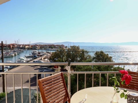 Apartment im zweiten Stock mit Blick aufs Meer Apartment in Šibenik-Knin County, Croatia