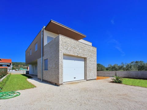 Große Wohnung in Bibinje mit Möblierter Terrasse Apartment in Šibenik-Knin County, Croatia