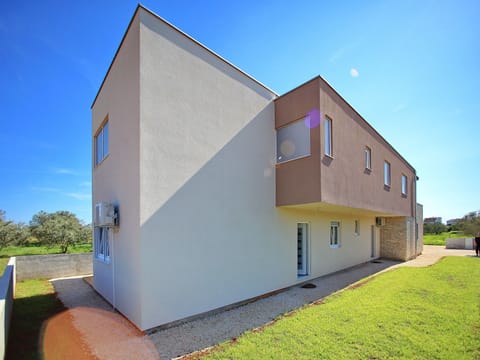 Große Wohnung in Bibinje mit Möblierter Terrasse Apartment in Šibenik-Knin County, Croatia
