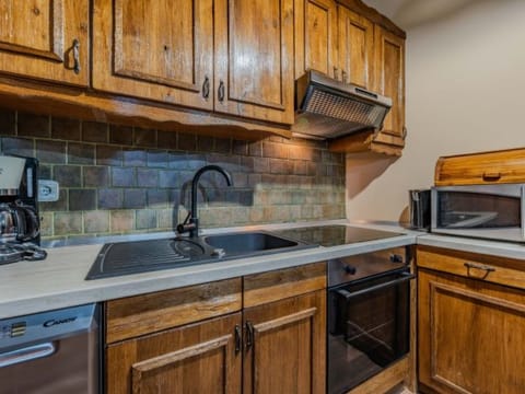 Stone Holiday house Zara with jacuzzi Vacation rental in Šibenik-Knin County, Croatia