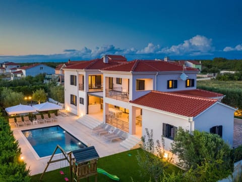 Haus für 9 Personen und 1 Kind in Gornje Rastane Vacation rental in Šibenik-Knin County, Croatia