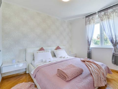 Penthouse Laudato with jacuzzi Apartment in Šibenik-Knin County, Croatia