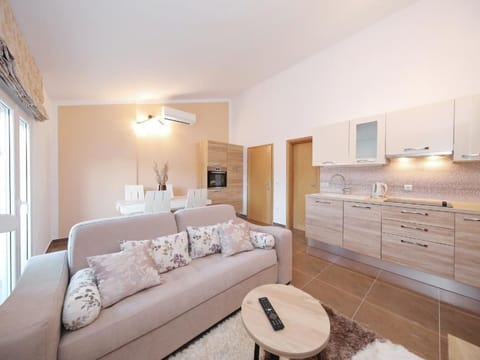 Stilvolle Wohnung "Marko" mit privatem Parkplatz Apartment in Šibenik-Knin County, Croatia