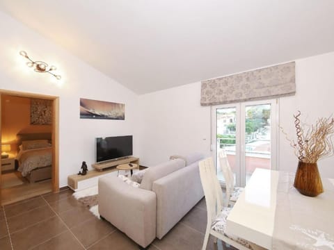 Stilvolle Wohnung "Marko" mit privatem Parkplatz Apartment in Šibenik-Knin County, Croatia