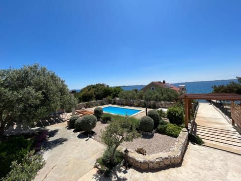 Modernes Ferienhaus Robinson in Dobropoljana Vacation rental in Šibenik-Knin County, Croatia