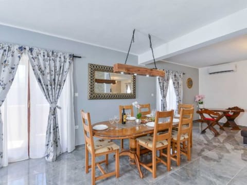 Villa Marinic with heated pool and entertainment r Vacation rental in Šibenik-Knin County, Croatia