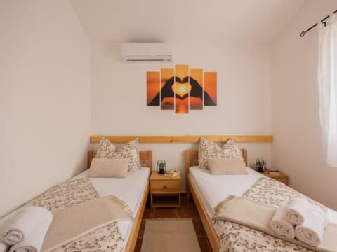 Holiday House Fjaka Vacation rental in Šibenik-Knin County, Croatia