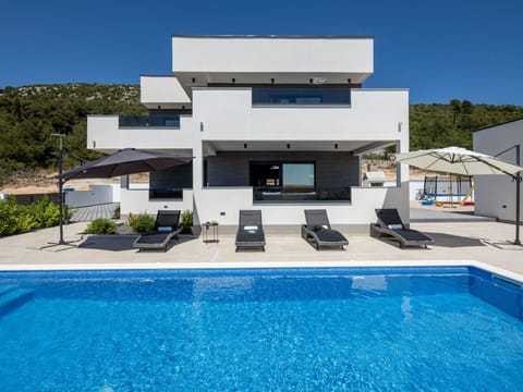Villa Bura mit Pool und tollem Ausblick Vacation rental in Šibenik-Knin County, Croatia