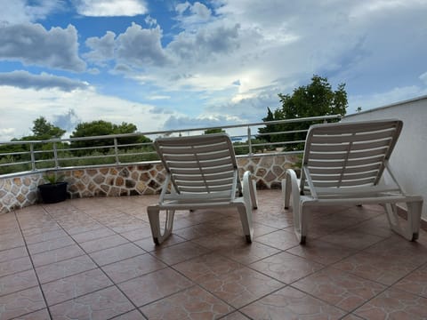 mit Blick auf das Wasser Apartment in Šibenik-Knin County, Croatia