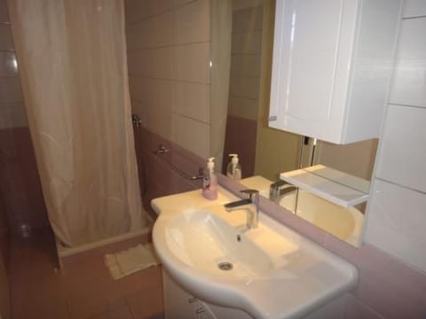 Ferienapartment für zwei Erwachsene und zwei Kinder Apartment in Tisno