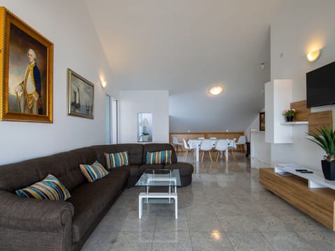 Penthouse Apartment in Murter