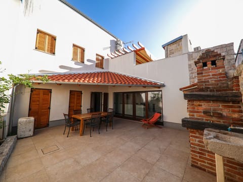 mit Terrasse Apartment in Murter