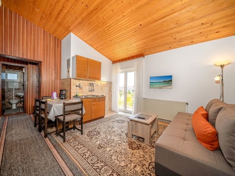 Große Ferienwohnung in Vodice mit Eigenem Balkon Apartment in Šibenik-Knin County, Croatia