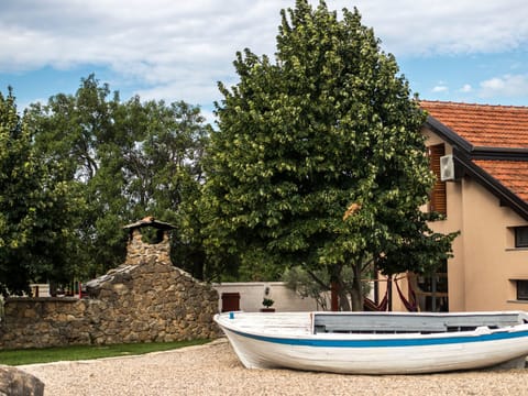 Villa Ni-Sa mit Privatpool für 11 Personen Vacation rental in Šibenik-Knin County, Croatia