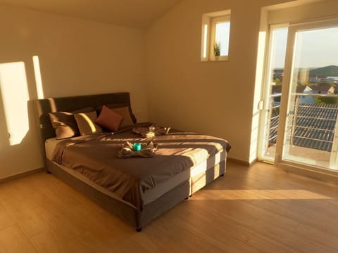 Modernes Ferienhaus mit eigenem Pool und Meerblick Vacation rental in Šibenik