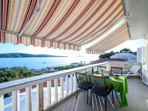 Wohnung mit Blick auf das Wasser Apartment in Šibenik