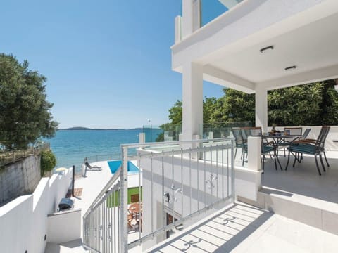 Villa Felicita für 12 Personen in Zaboric Vacation rental in Šibenik-Knin County, Croatia