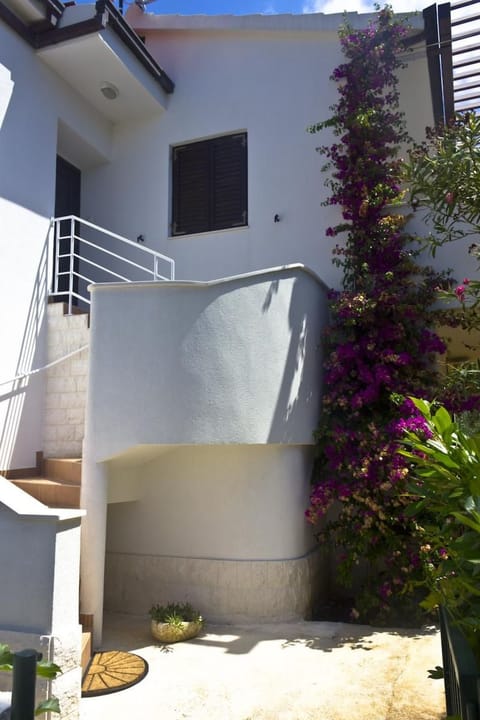 Wohnung "Ivka 1" mit Blick auf das Wasser Apartment in Šibenik-Knin County, Croatia