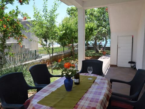 in Poljica mit privatem Parkplatz Apartment in Šibenik-Knin County, Croatia