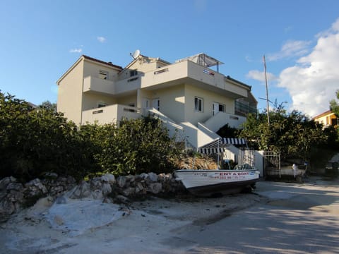 Idyllische, moderne Ferienwohnung direkt am Meer Apartment in Split-Dalmatia County