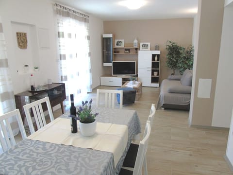 Wohnung direkt am Strand Apartment in Šibenik-Knin County, Croatia