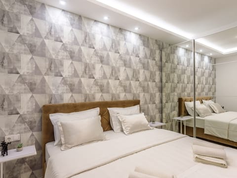 "Villa Tango2" mit Blick auf das Wasser Vacation rental in Okrug Gornji