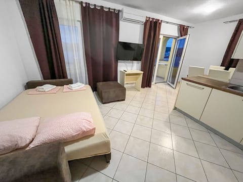 Villa Luna, Ap. 5 mit Pool Apartment in Okrug Gornji