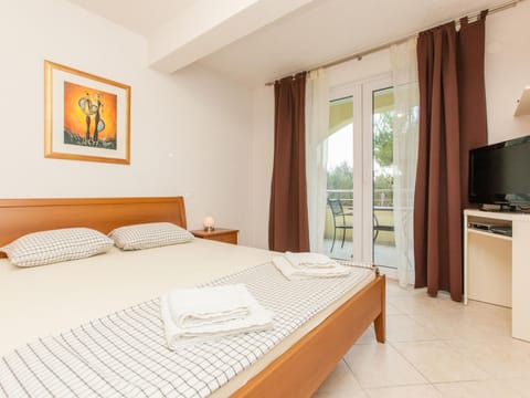 Appartment für 2 Personen mit Pool, Okrug Gornji Apartment in Okrug Gornji