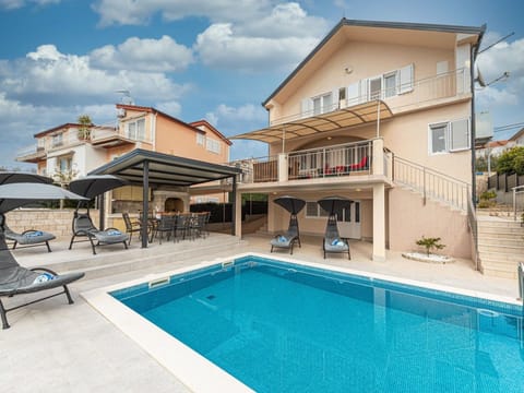 Villa Urban in Trogir mit privatem beheiztem Pool Vacation rental in Okrug Gornji