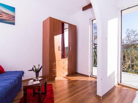 Studioappartement Esthera 2 mit Balkon in Strandnähe Apartment in Šibenik-Knin County, Croatia