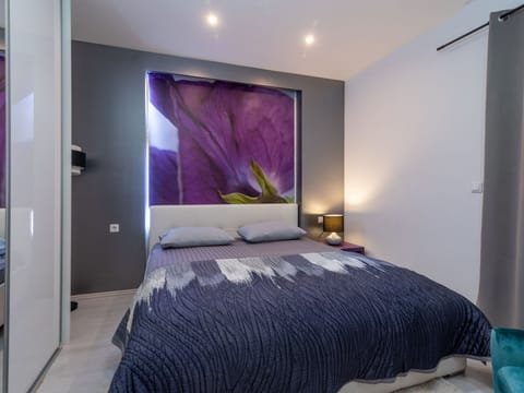 Modernes Apartment mit Gartennutzung, einer groß Apartment in Okrug Gornji