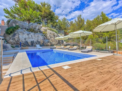 "Villa Rock" mit Blick auf das Wasser Vacation rental in Podstrana
