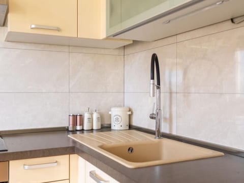 Coastal Comfort Apartment Teilen Speichern Apartment in Podstrana