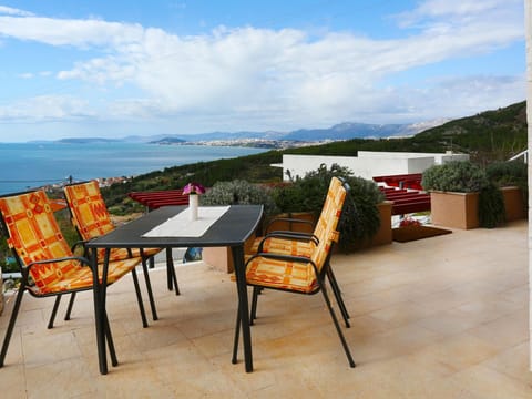 Strandnahe Ferienwohnung mit Terrasse Apartment in Podstrana