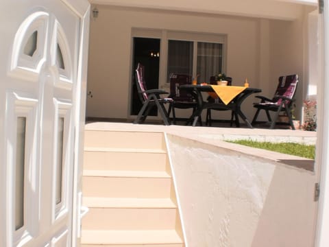 Moderne Ferienwohnung in Omiš mit Terrasse und Garten Apartment in Split-Dalmatia County