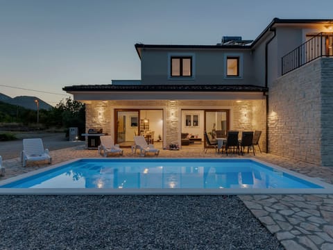 Alleinstehende Villa Slime mit Pool und Garten Vacation rental in Split-Dalmatia County