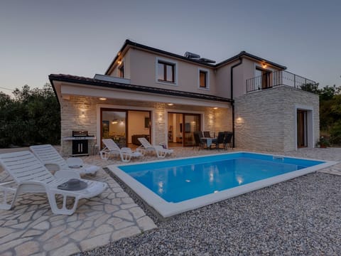 Alleinstehende Villa Slime mit Pool und Garten Vacation rental in Split-Dalmatia County