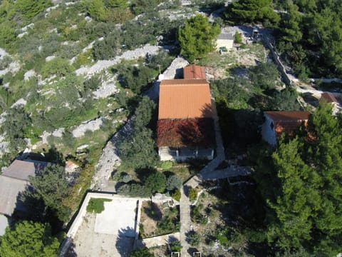 in Maslinica mit Großer Terrasse Vacation rental in Split-Dalmatia County