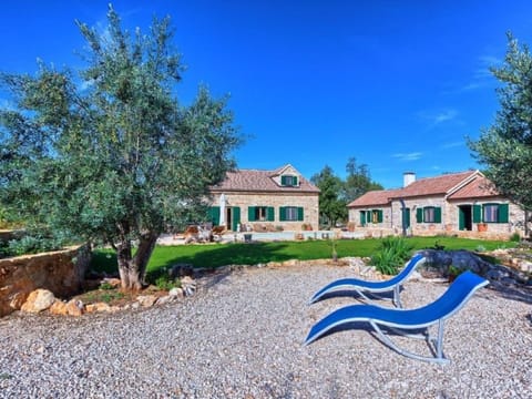 Villa Aristea bestehend aus drei Häusern Vacation rental in Stari Grad