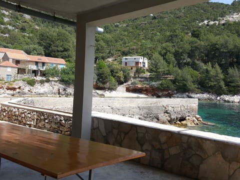 Weißes Haus Robinson mit BBQ und Terrasse Vacation rental in Dubrovnik-Neretva County