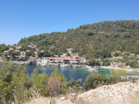 Weißes Haus Robinson mit BBQ und Terrasse Vacation rental in Dubrovnik-Neretva County