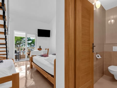 Kiefer Vordach Duplex Studio A4 Apartment in Brela