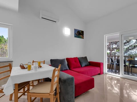 Pine Canopy Ein-Schlafzimmer-Duplex-Wohnung A5 Apartment in Brela