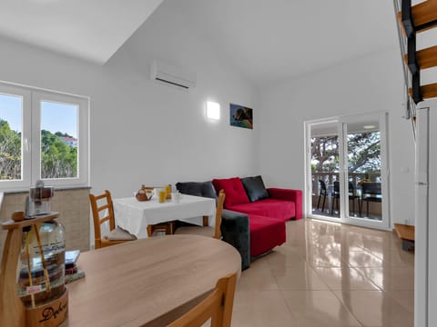 Pine Canopy Ein-Schlafzimmer-Duplex-Wohnung A5 Apartment in Brela